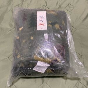 NWT Lug Camp Green Sherpa Blanket